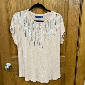 Medium tshirt, light pink with some black specks all over